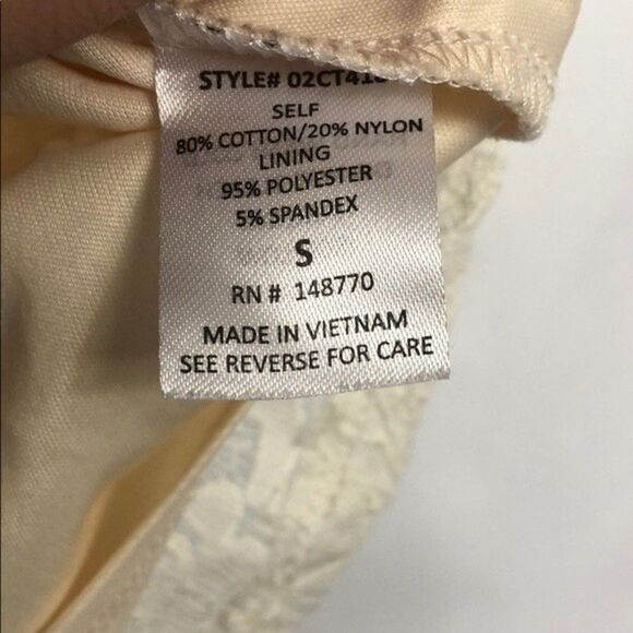 Sienna Sky Lace Mock-Neck Sleeveless Top New Cond. - Picture 6 of 7